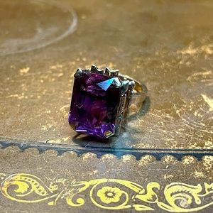 Gorgeous vintage amethyst ring, size 7